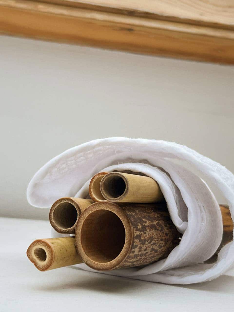 Herramientas de bambú utilizadas por Natalia Huba para masaje terapéutico y técnicas de bienestar corporal